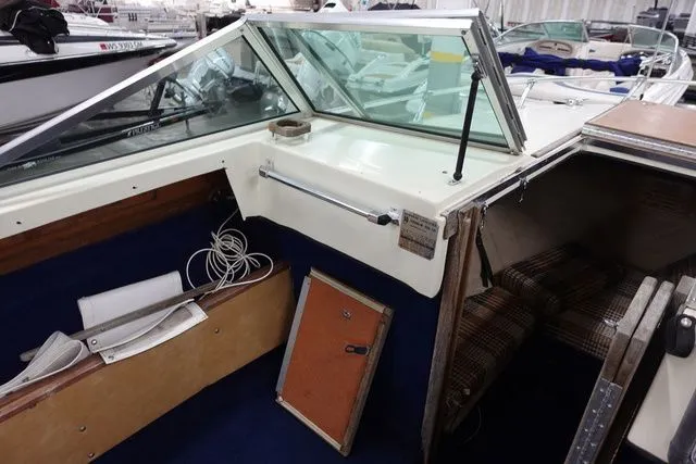 Slide: The Image of Four Winns 180 Marquise 1983 - 8