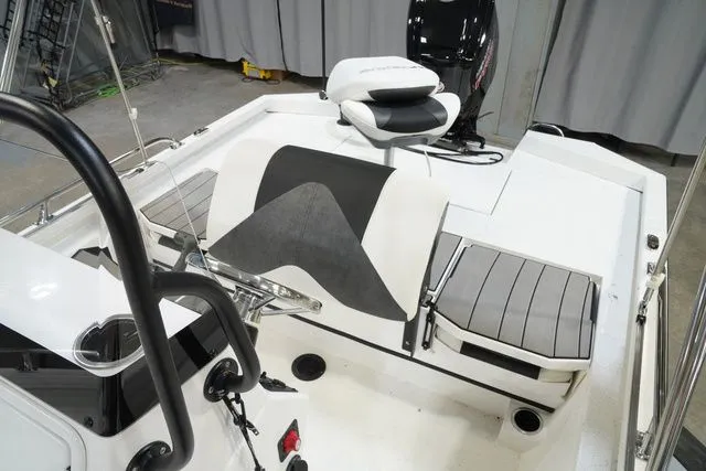 Slide: The Image of Vexus AVX1980CC 2021 - 17