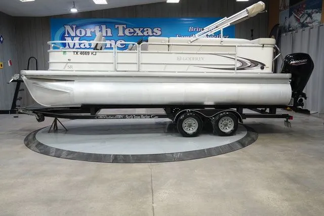 The Image of Godfrey SR 226 F 2021 - 1