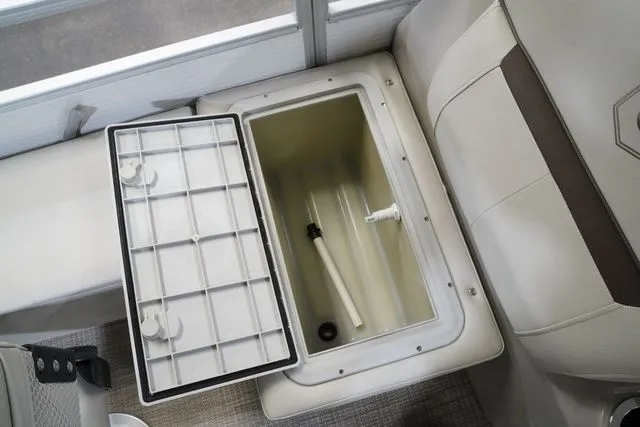 Slide: The Image of Godfrey SR 226 F 2021 - 13