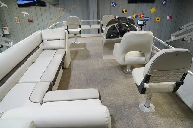 Slide: The Image of Godfrey SR 226 F 2021 - 23