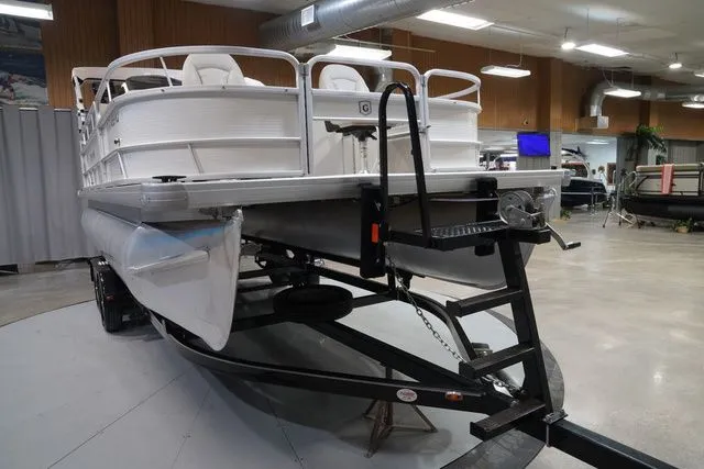 Slide: The Image of Godfrey SR 226 F 2021 - 4