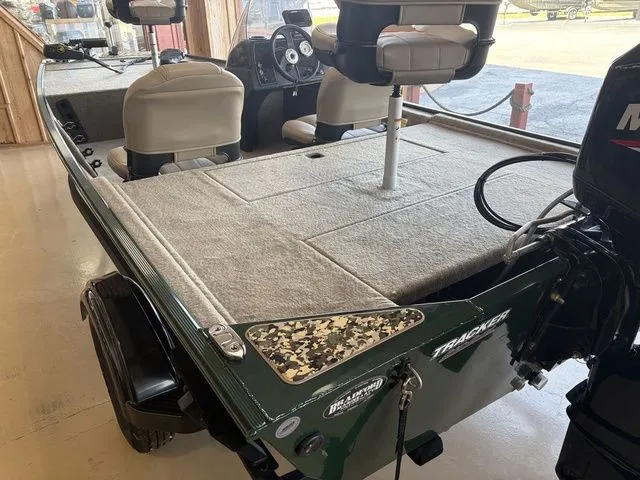 Slide: The Image of Tracker Bass Tracker Classic Limited 2026 - 14