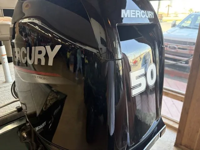 Slide: The Image of Tracker Bass Tracker Classic Limited 2026 - 15