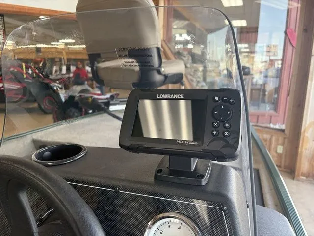 Slide: The Image of Tracker Bass Tracker Classic Limited 2026 - 20