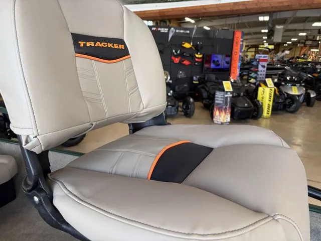 Slide: The Image of Tracker Bass Tracker Classic Limited 2026 - 36