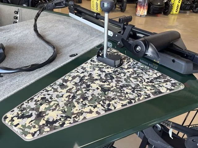 Slide: The Image of Tracker Bass Tracker Classic Limited 2026 - 38