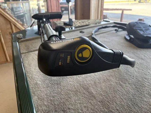 Slide: The Image of Tracker Bass Tracker Classic Limited 2026 - 8