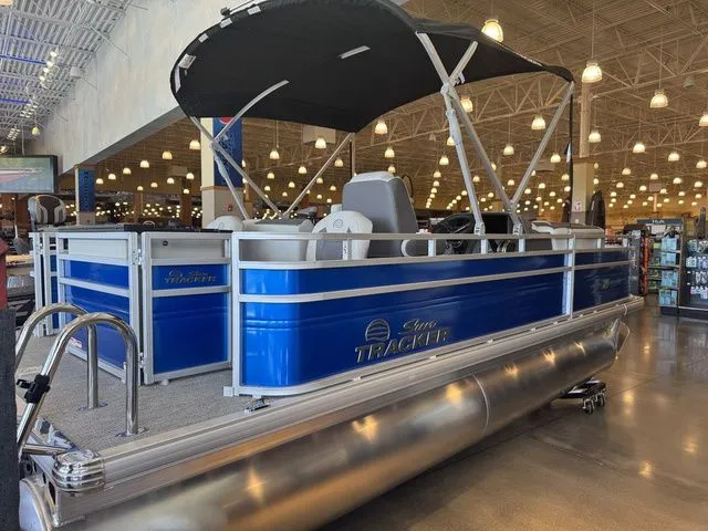 Slide: The Image of Sun Tracker Fishin' Barge 20 DLX 2026 - 11