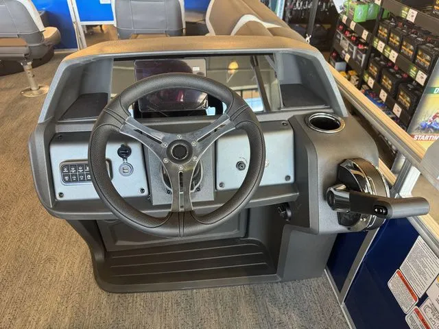 Slide: The Image of Sun Tracker Fishin' Barge 20 DLX 2026 - 17