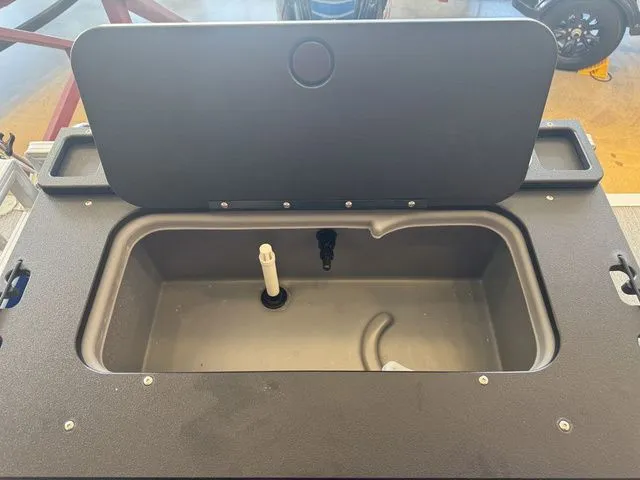 Slide: The Image of Sun Tracker Fishin' Barge 20 DLX 2026 - 19