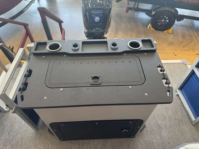 Slide: The Image of Sun Tracker Fishin' Barge 20 DLX 2026 - 3