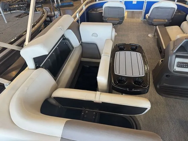 Slide: The Image of Sun Tracker Fishin' Barge 20 DLX 2026 - 9