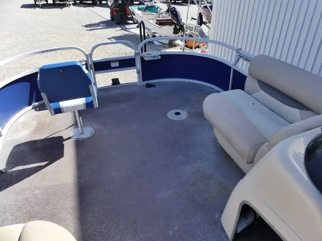 Slide: The Image of Sun Tracker Fishin' Barge 20 DLX 2015 - 13