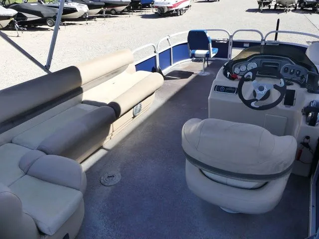 Slide: The Image of Sun Tracker Fishin' Barge 20 DLX 2015 - 8