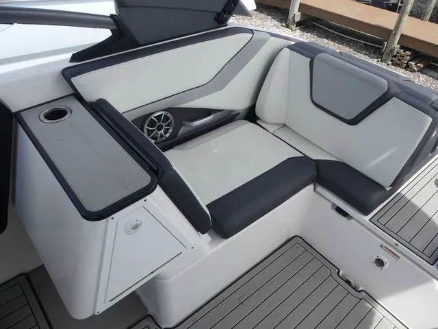 Slide: The Image of Yamaha 252SE 2022 - 16