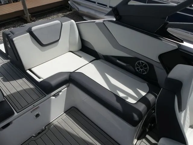 Slide: The Image of Yamaha 252SE 2022 - 17