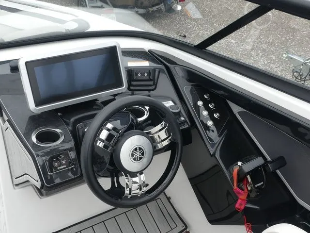 Slide: The Image of Yamaha 252SD 2023 - 16