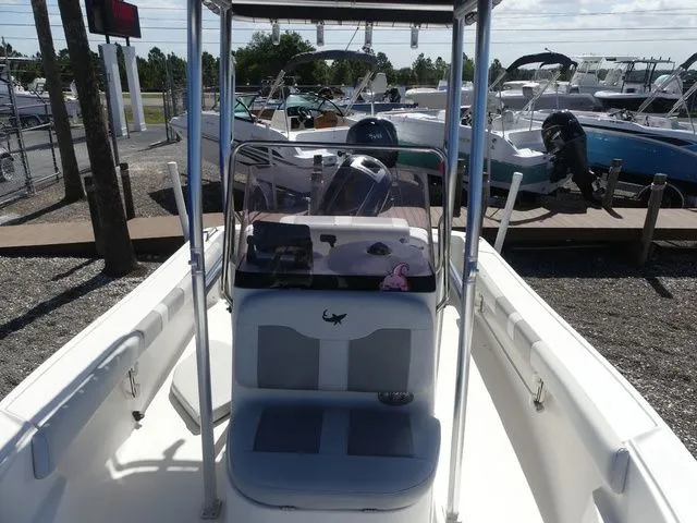 Slide: The Image of Mako 184 Center Console 2019 - 12