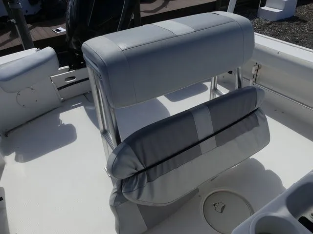 Slide: The Image of Mako 184 Center Console 2019 - 17