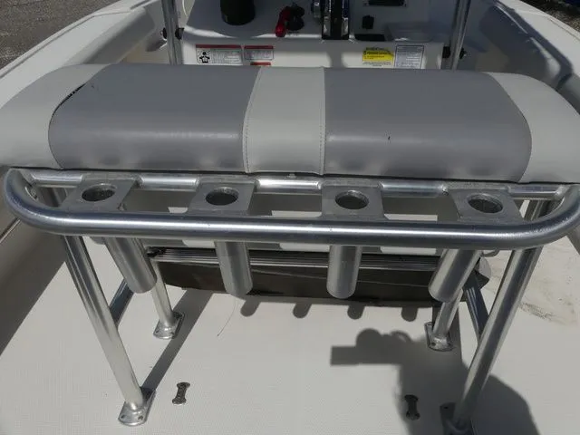 Slide: The Image of Mako 184 Center Console 2019 - 18