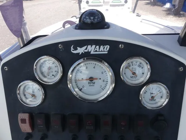 Slide: The Image of Mako 184 Center Console 2019 - 20