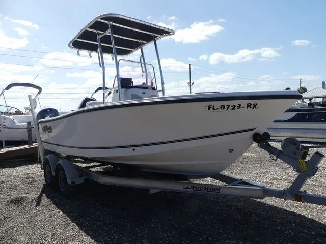 Slide: The Image of Mako 184 Center Console 2019 - 3