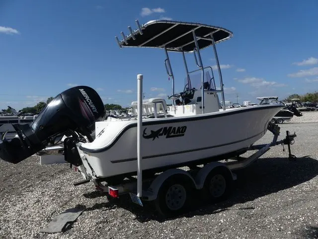 Slide: The Image of Mako 184 Center Console 2019 - 4