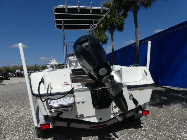 Slide: The Image of Mako 184 Center Console 2019 - 5