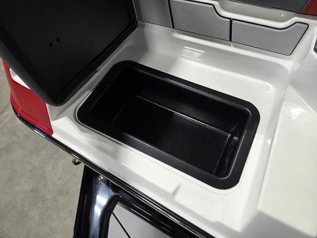 Slide: The Image of Malibu Wakesetter 21 LX 2026 - 10