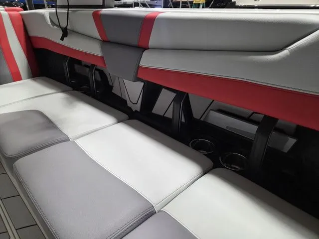 Slide: The Image of Malibu Wakesetter 21 LX 2026 - 25