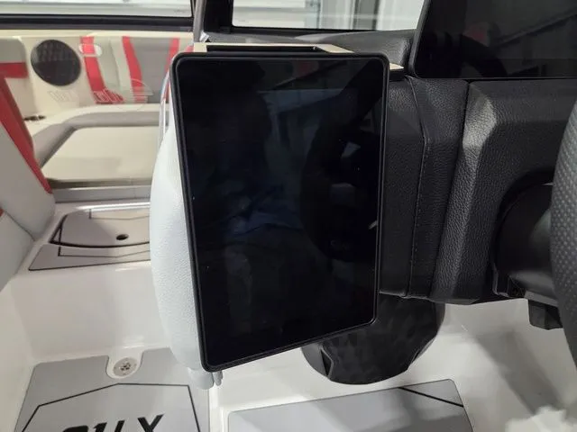 Slide: The Image of Malibu Wakesetter 21 LX 2026 - 32