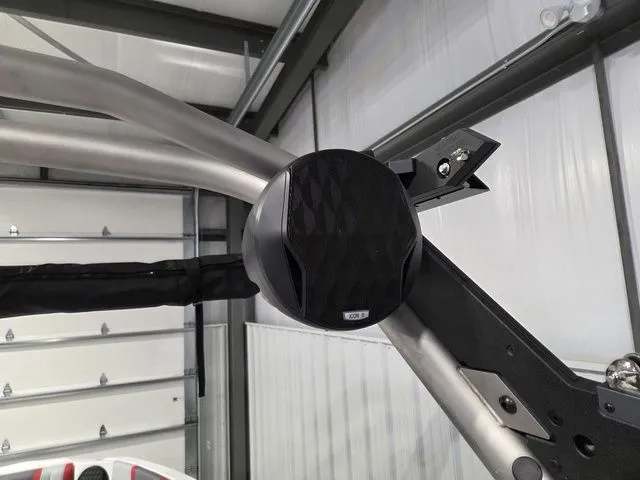 Slide: The Image of Malibu Wakesetter 21 LX 2026 - 41