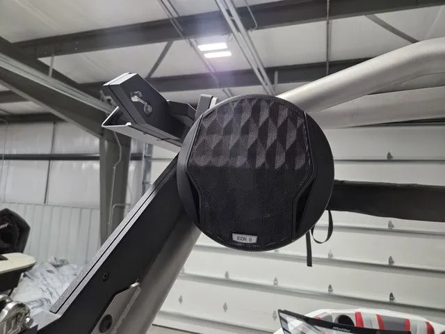 Slide: The Image of Malibu Wakesetter 21 LX 2026 - 42