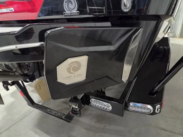 Slide: The Image of Malibu Wakesetter 21 LX 2026 - 6