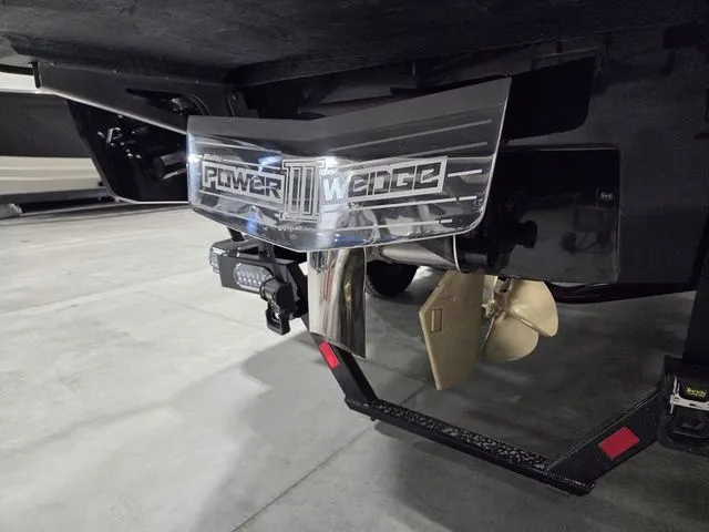 Slide: The Image of Malibu Wakesetter 21 LX 2026 - 7