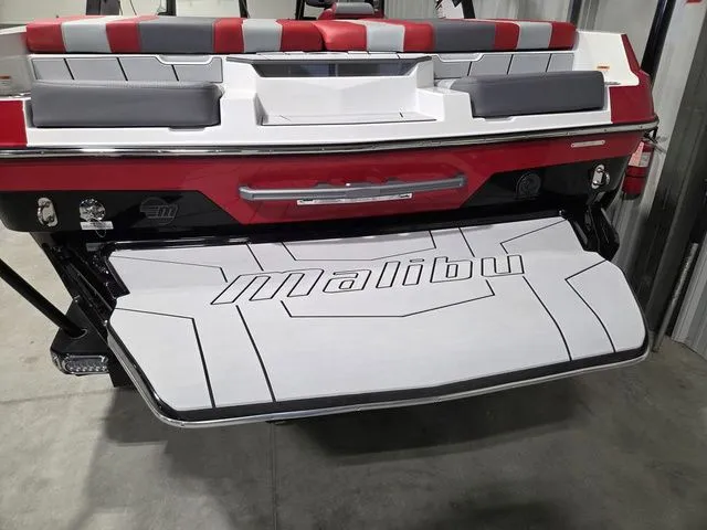 Slide: The Image of Malibu Wakesetter 21 LX 2026 - 8