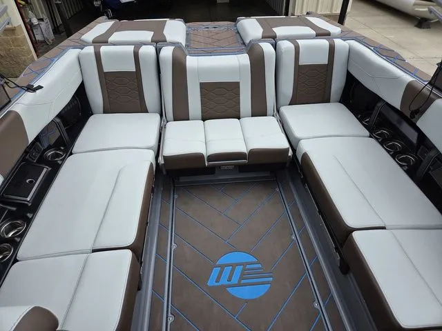 Slide: The Image of Malibu Wakesetter 23 LSV 2026 - 10