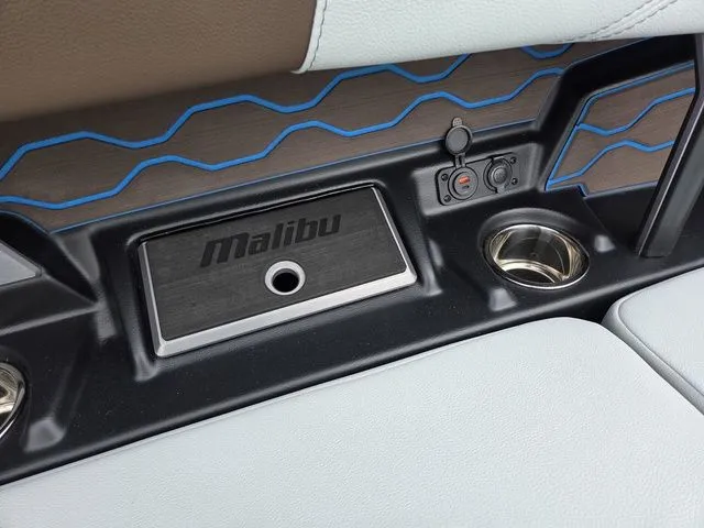 Slide: The Image of Malibu Wakesetter 23 LSV 2026 - 14