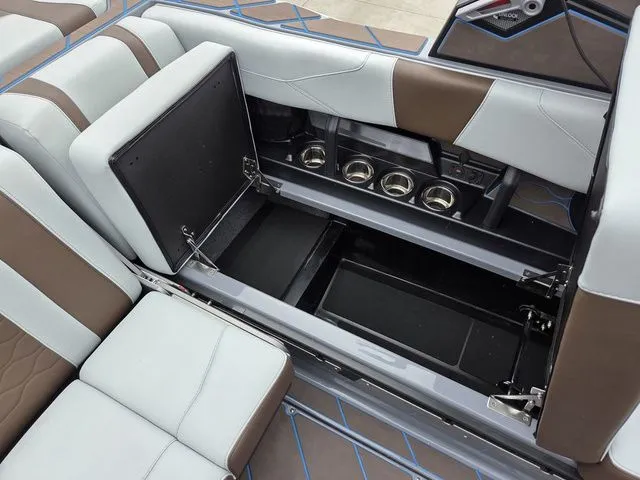 Slide: The Image of Malibu Wakesetter 23 LSV 2026 - 17