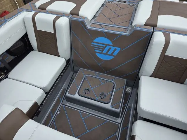 Slide: The Image of Malibu Wakesetter 23 LSV 2026 - 19