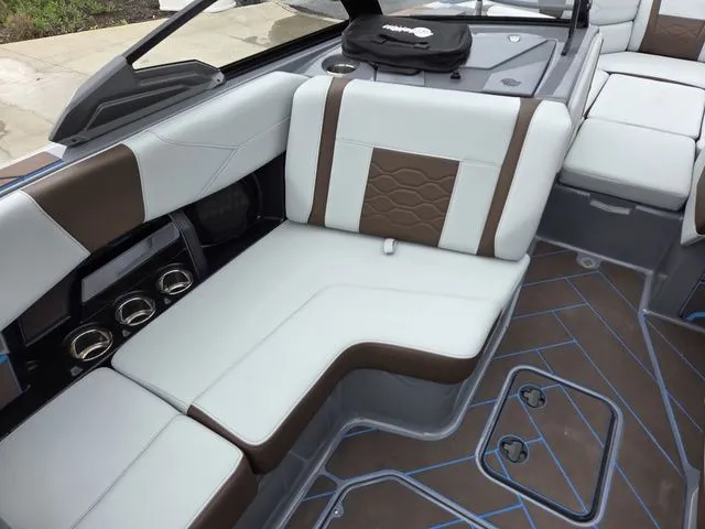 Slide: The Image of Malibu Wakesetter 23 LSV 2026 - 22