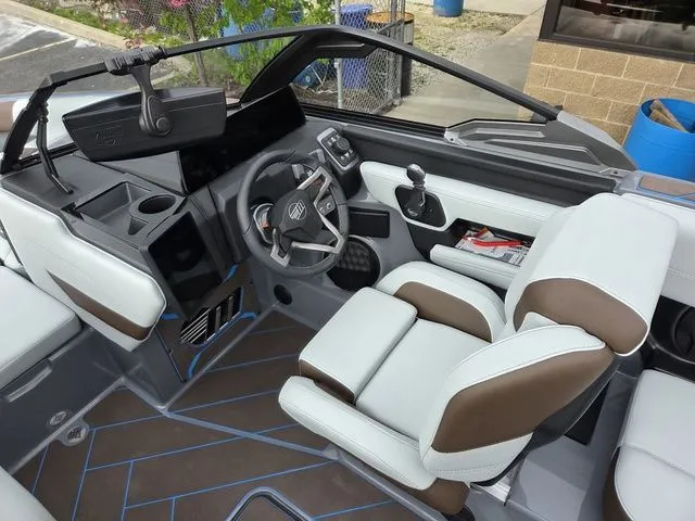 Slide: The Image of Malibu Wakesetter 23 LSV 2026 - 25