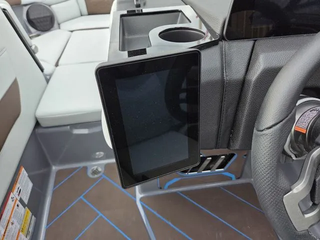 Slide: The Image of Malibu Wakesetter 23 LSV 2026 - 27