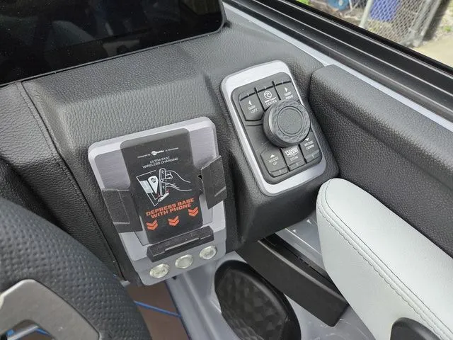 Slide: The Image of Malibu Wakesetter 23 LSV 2026 - 28