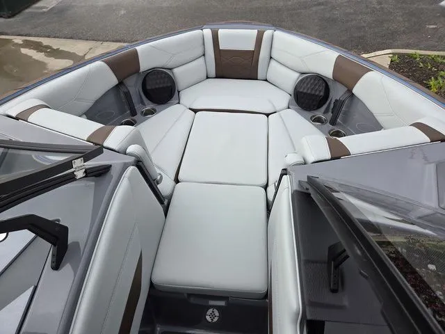 Slide: The Image of Malibu Wakesetter 23 LSV 2026 - 30