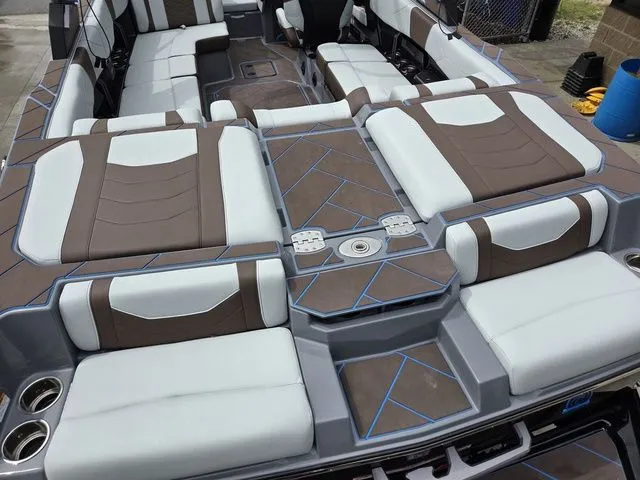 Slide: The Image of Malibu Wakesetter 23 LSV 2026 - 6