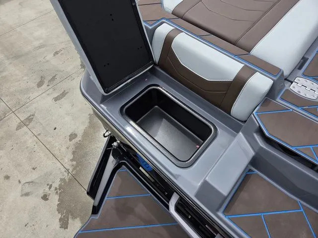 Slide: The Image of Malibu Wakesetter 23 LSV 2026 - 8