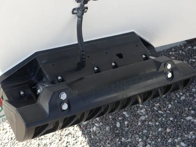 Slide: The Image of Sea Pro 242 Center Console DLX 2026 - 12