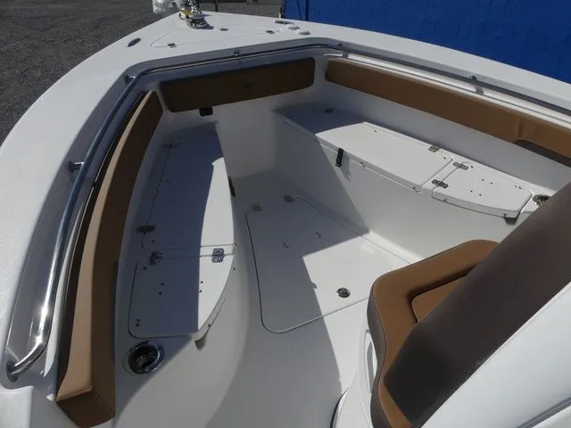 Slide: The Image of Sea Pro 242 Center Console DLX 2026 - 13